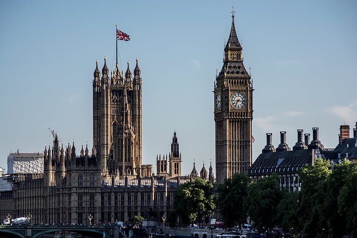 Photo of Westminster during day time